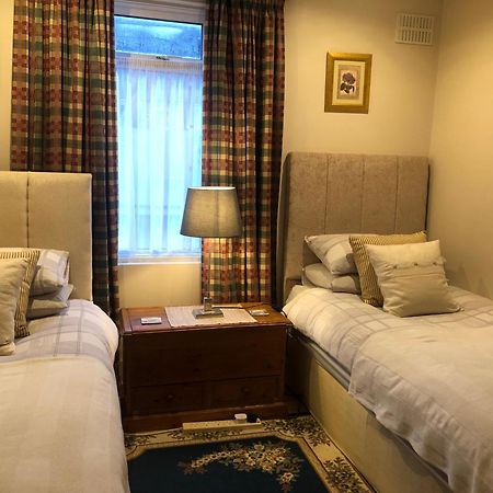 Helena Host Family Bed & Breakfast Лондон Екстериор снимка
