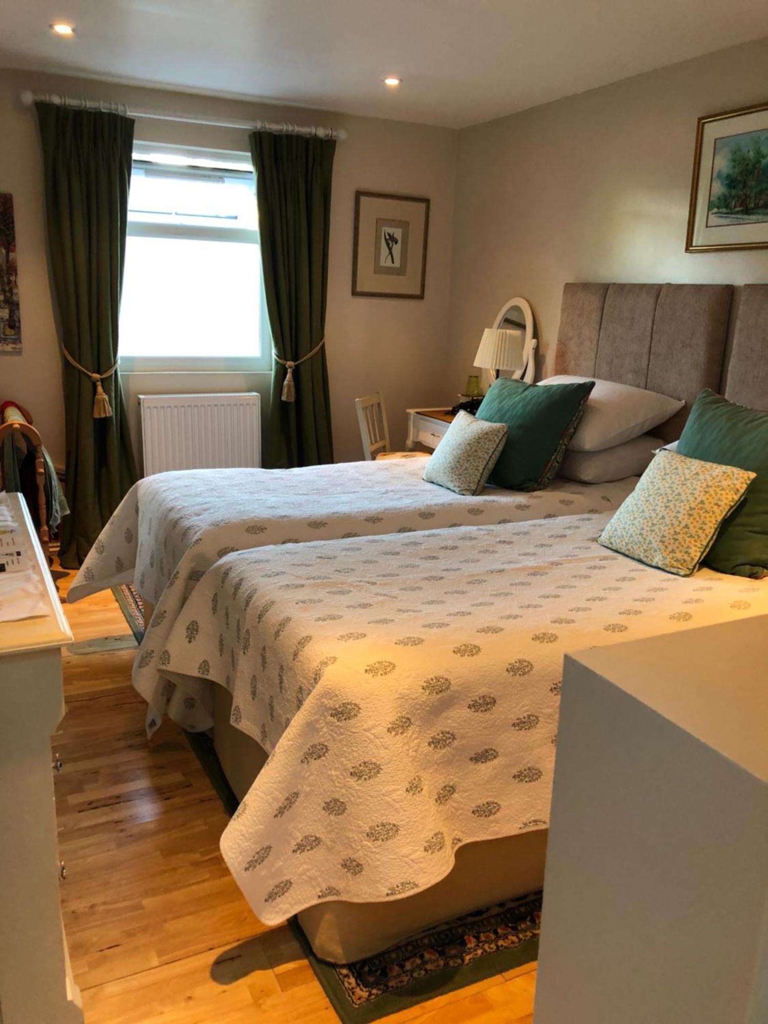 Helena Host Family Bed & Breakfast Лондон Екстериор снимка
