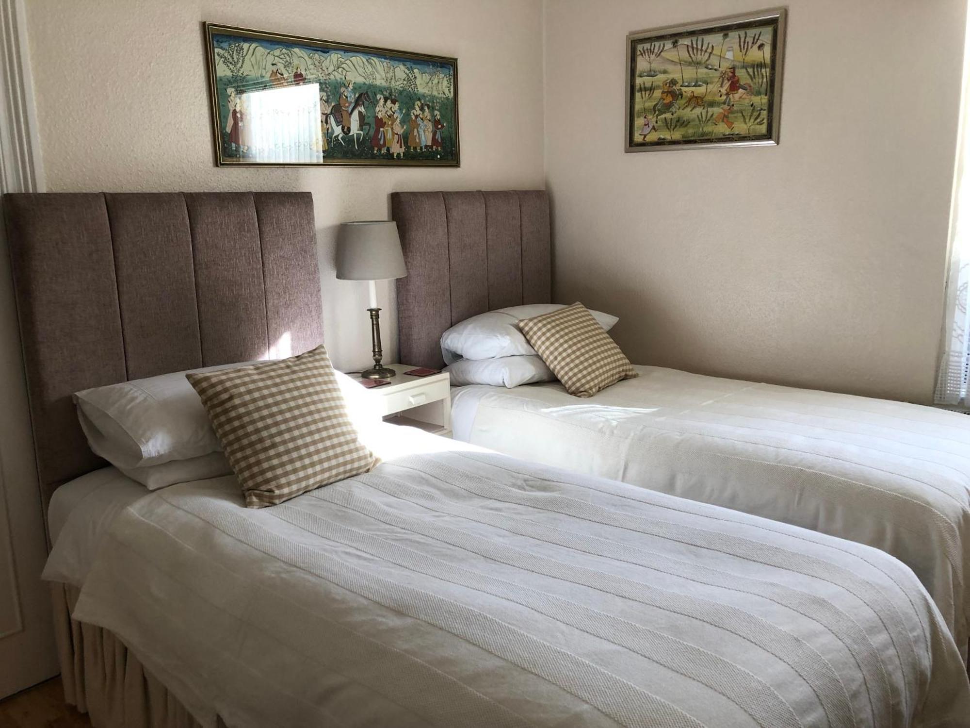 Helena Host Family Bed & Breakfast Лондон Екстериор снимка